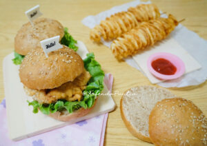 50-50 Roti Graham (Graham Bread with Black Sesame Filling)