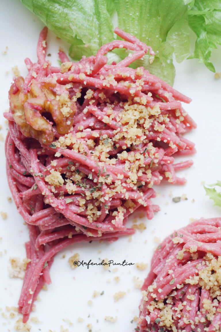 Spageti Walnut dan Buah Bit, Pakai Keju Vegan ala ala (Walnut and Beet Spaghetti with Vegan Parmesan Cheese)